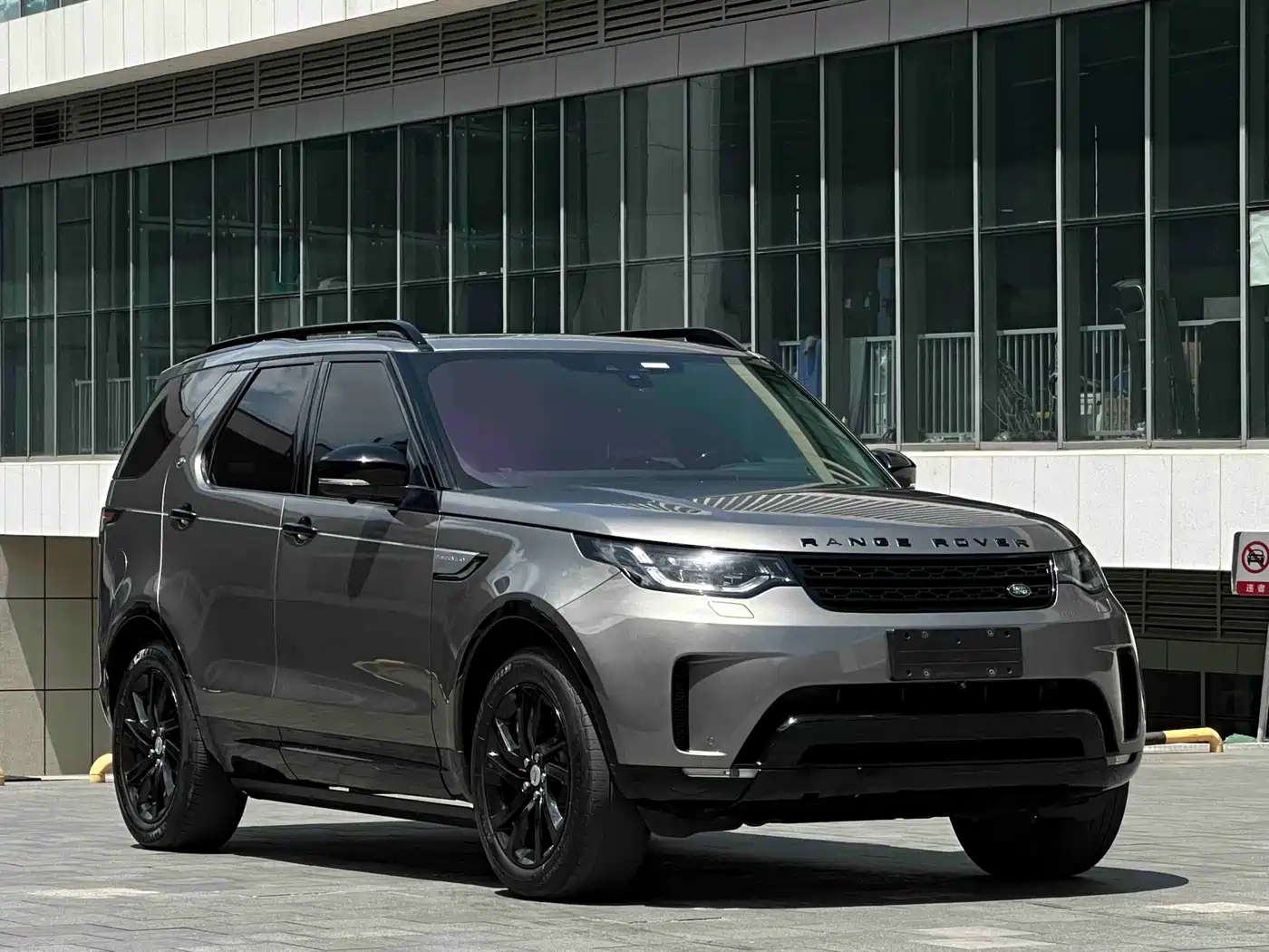 Land Rover Discovery 2017 3.0 SC V6 HSE фото 3
