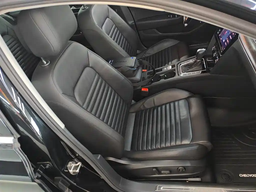 Volkswagen Magotan 2019 330TSI DSG Luxury Class China VI фото 25