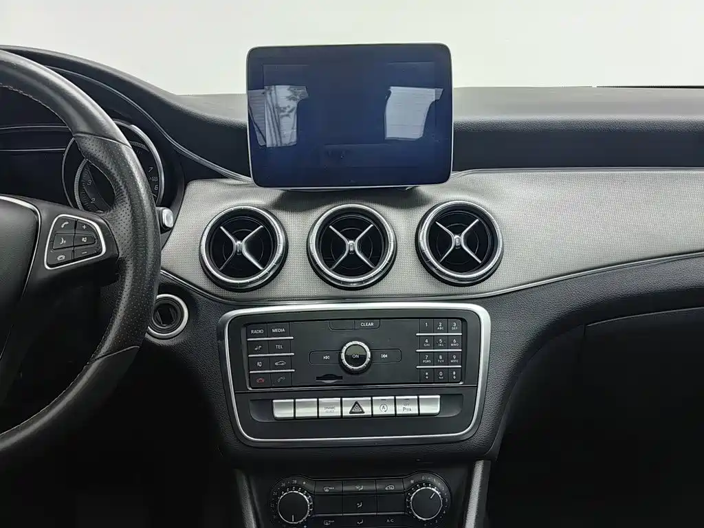 Photo 12 - Mercedes-Benz CLA (Import)
