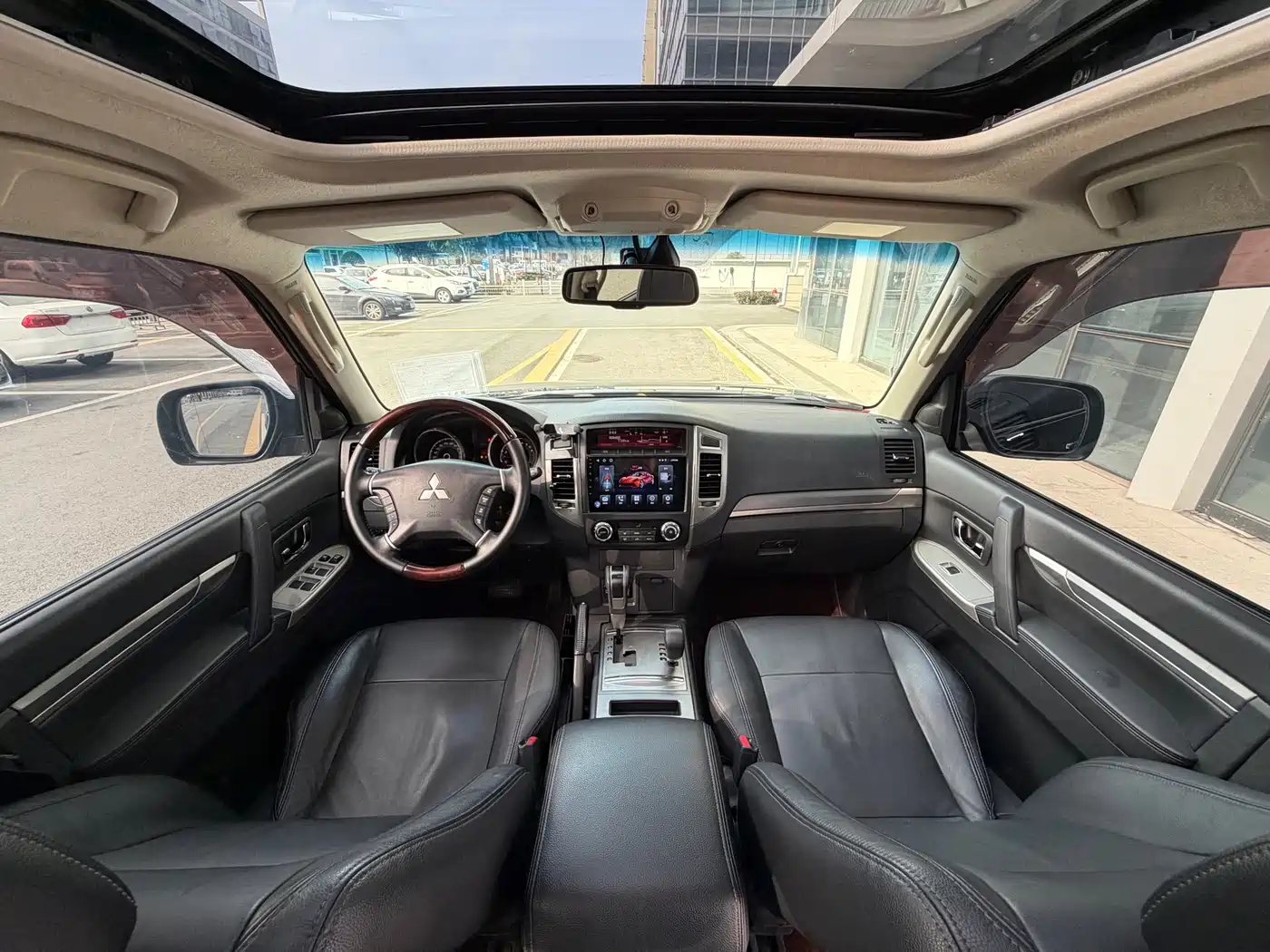 Mitsubishi Pajero (Import) 2016 3.0L Automatic Premium (China V) фото 6