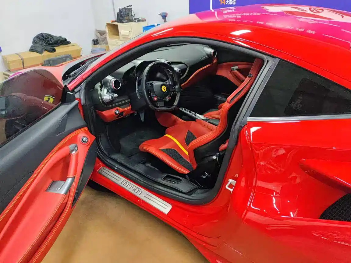 FERRARI F8