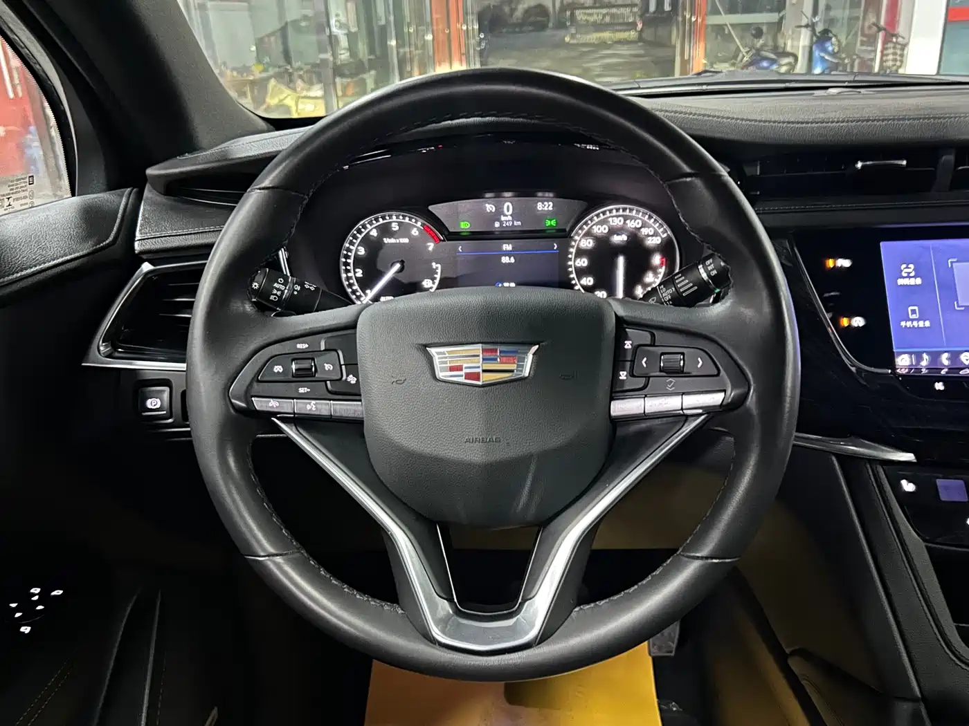 CADILLAC XT6