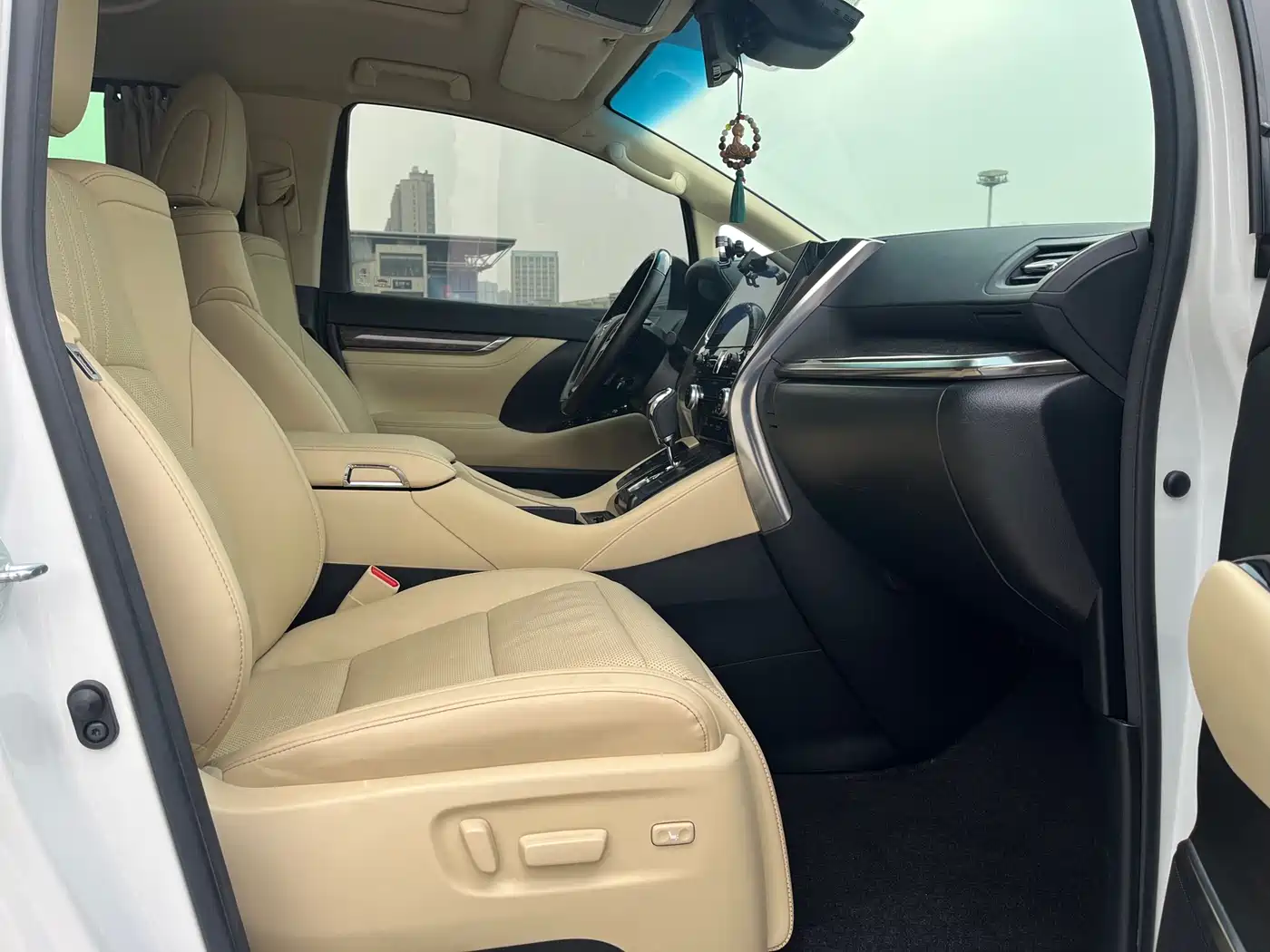 Toyota Alphard 2021 Hybrid 2.5L Premium фото 11