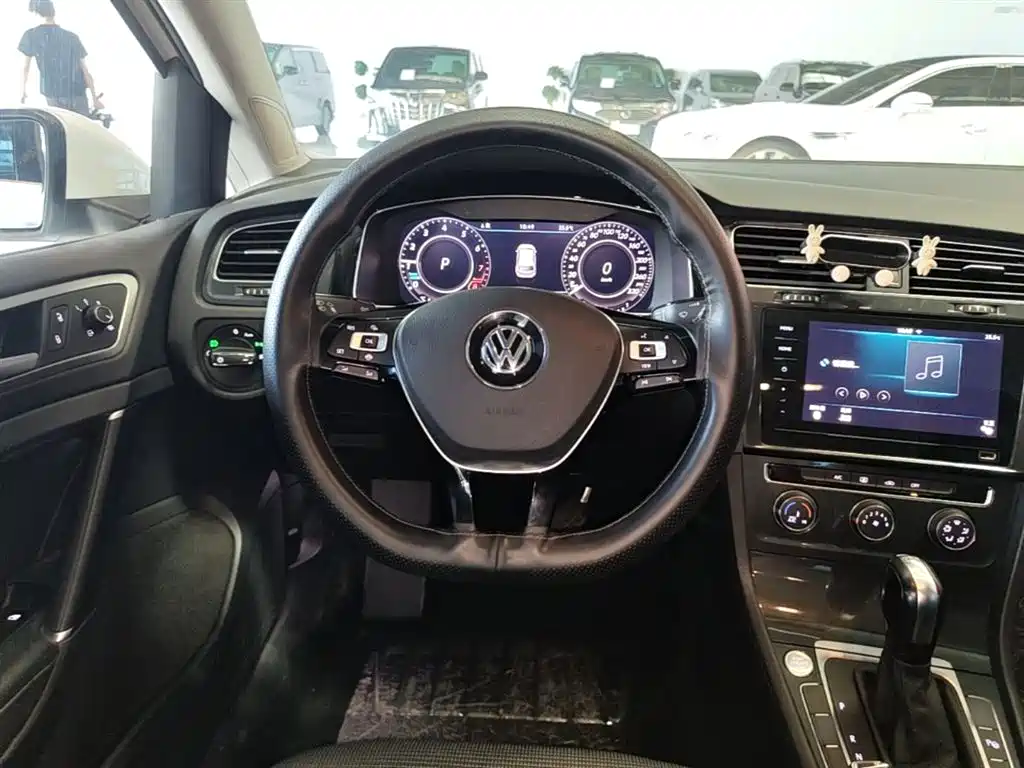 Volkswagen Golf 2020 Beloved Edition 280TSI DSG Comfort фото 11