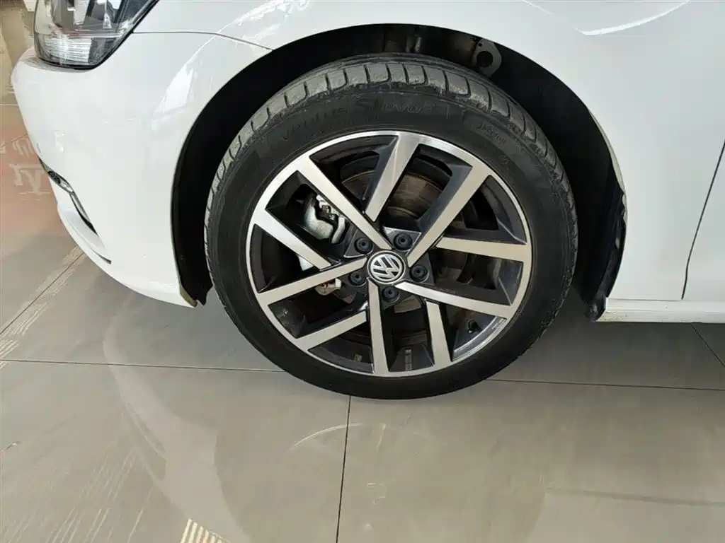 Volkswagen Golf 2020 Beloved Edition 280TSI DSG Comfort фото 23