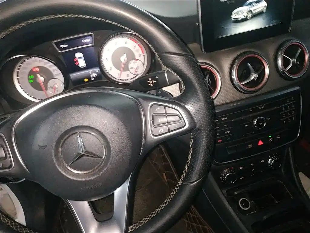 Mercedes-Benz GLA 2016 GLA 200 Fashion фото 14