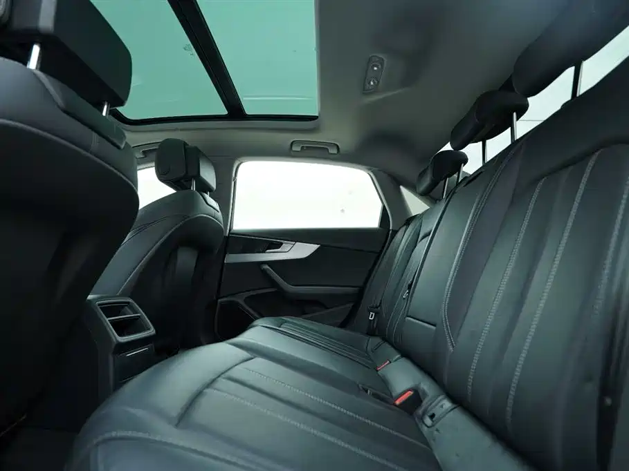 Audi A4L 2020 40 TFSI Fashion Dynamic Edition фото 20