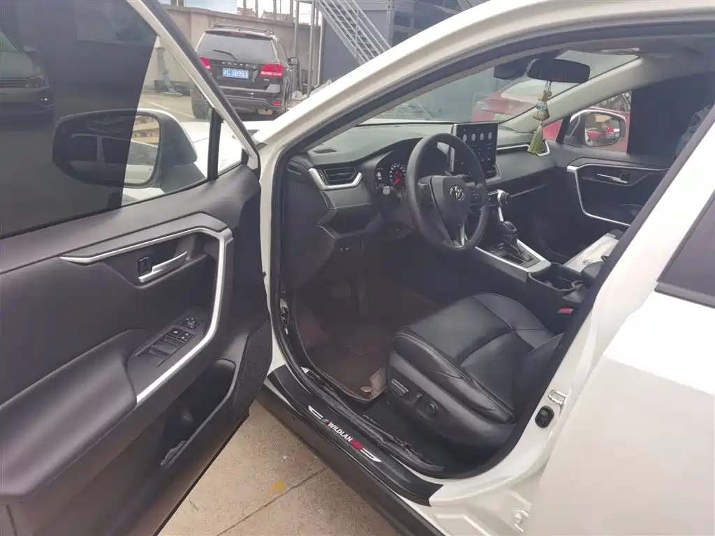 Toyota Wildlander 2020 2.0L CVT 2WD Luxury Edition фото 21