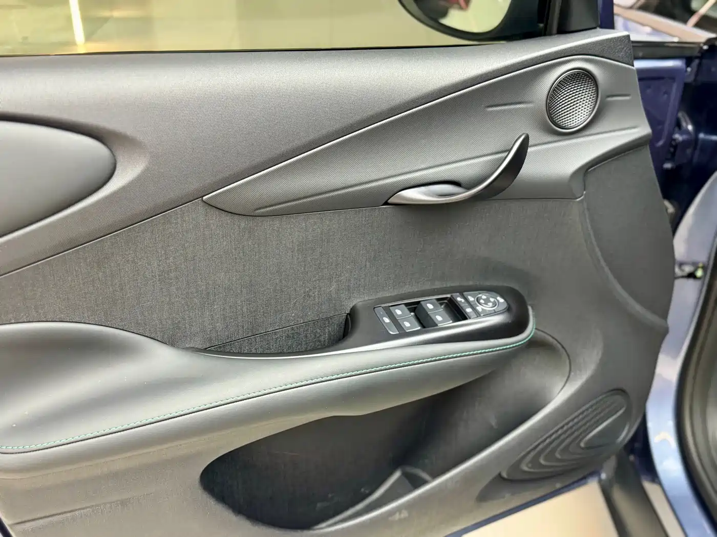 BYD Dolphin 2025 Smart Drive Edition 410km Fashion Version фото 9