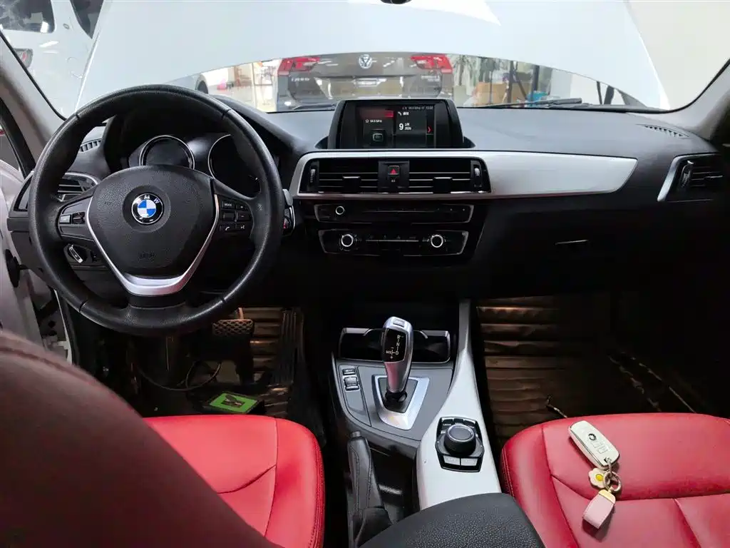 BMW 1 Series (Import) 2018 118i Leading фото 6