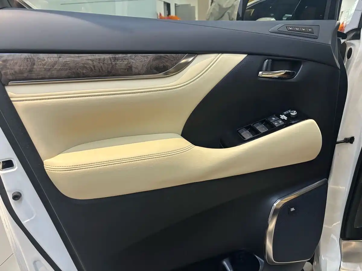 Toyota Alphard 2021 Hybrid 2.5L Ultimate фото 11