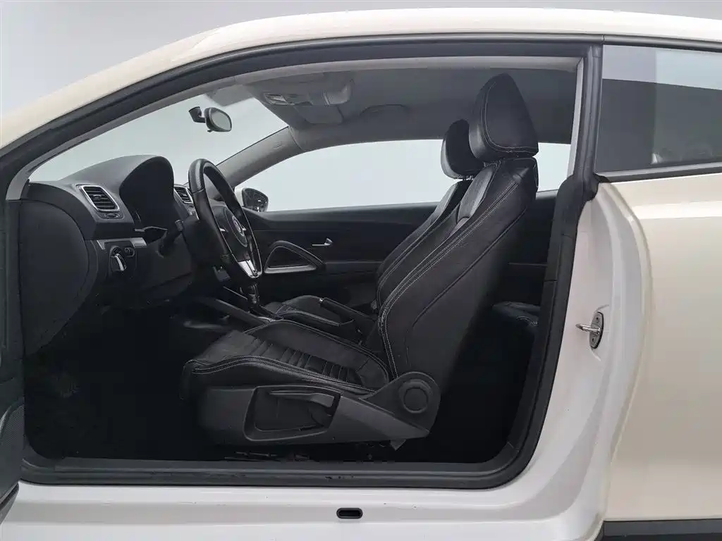Volkswagen Scirocco 2011 1.4TSI Single Turbo Style Edition фото 10