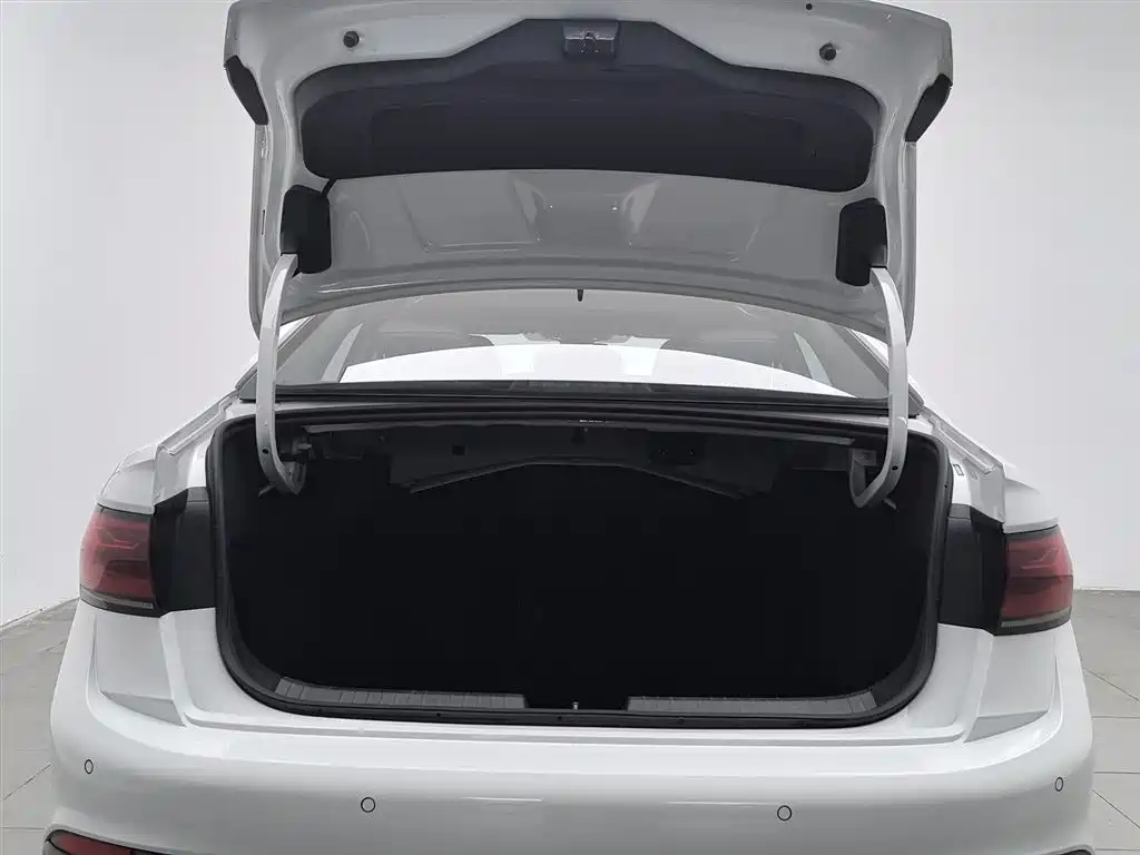 Volkswagen Sagitar 2023 Model Year 280TSI DSG Surpass Edition фото 16