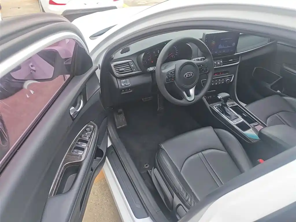 Kia K5 2016 2.0L Automatic GLS фото 16