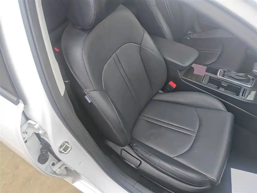 Kia K5 2016 2.0L Automatic GLS фото 25