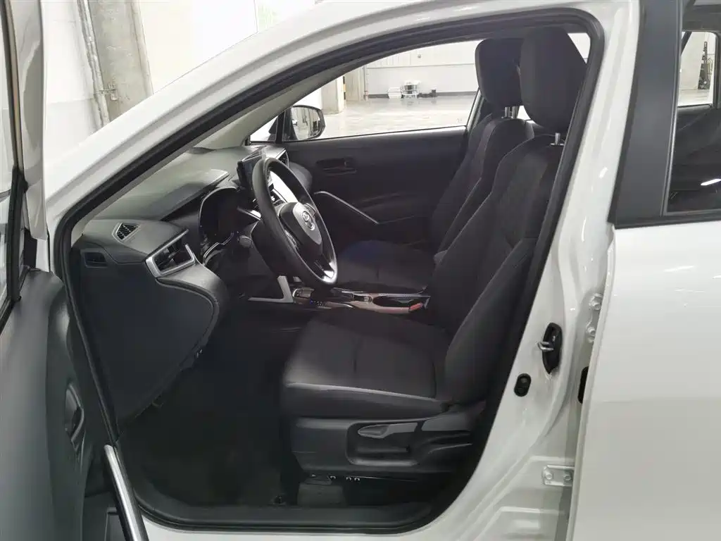 Toyota Corolla Cross 2023 2.0L Pioneer Edition фото 10