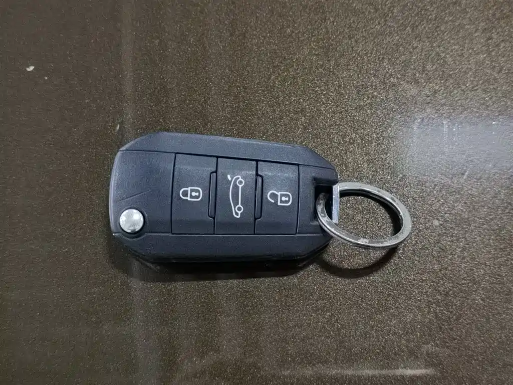 Peugeot 408 2014 1.8L Manual Leading Edition фото 19