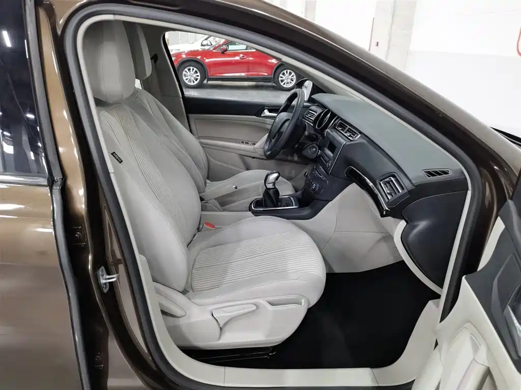 Peugeot 408 2014 1.8L Manual Leading Edition фото 23