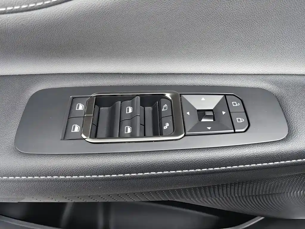 Photo 9 - Ford Edge