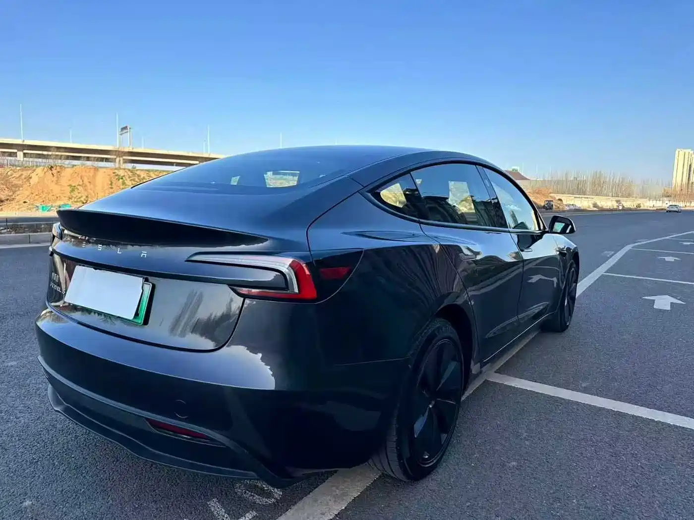 TESLA MODEL 3