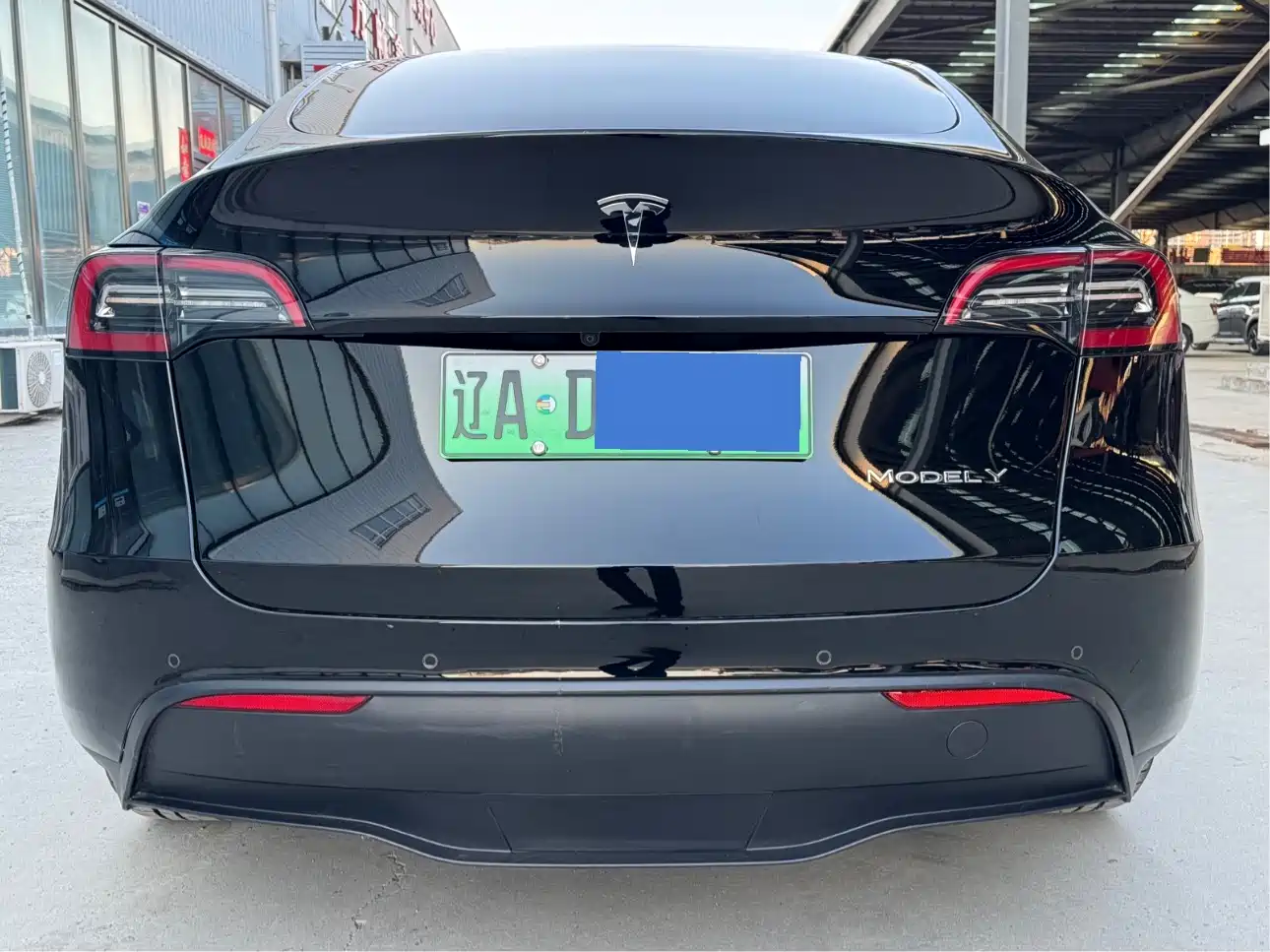 TESLA MODEL Y