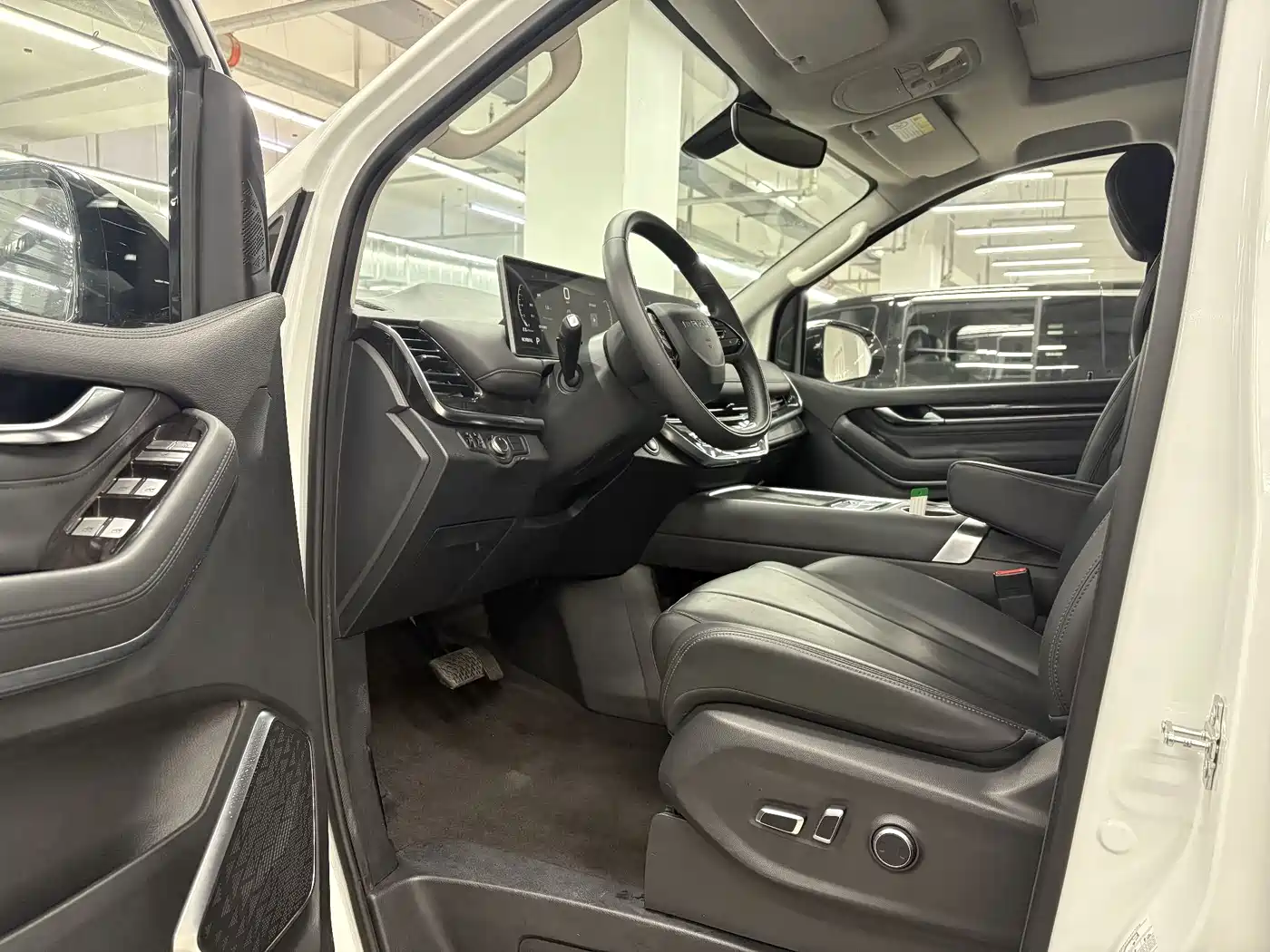 SAIC Maxus Maxus G10 2025 MAX 2.0T Automatic Flagship Edition Gasoline 7-Seater фото 14