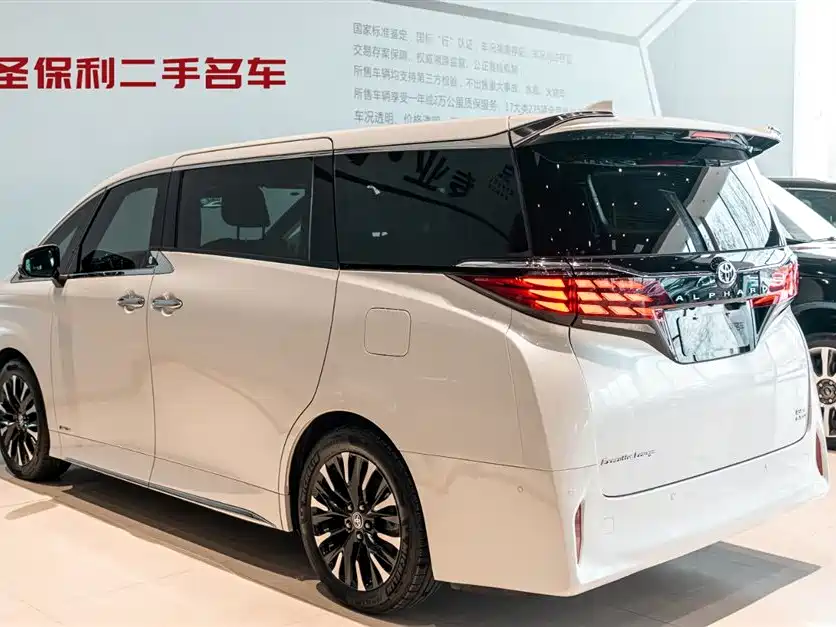Toyota Alphard 2024 Hybrid 2.5L Ultimate Enjoyment Edition фото 3