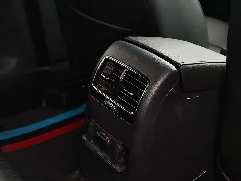 Volkswagen Sagitar 2018 1.6L Automatic Comfort фото 17
