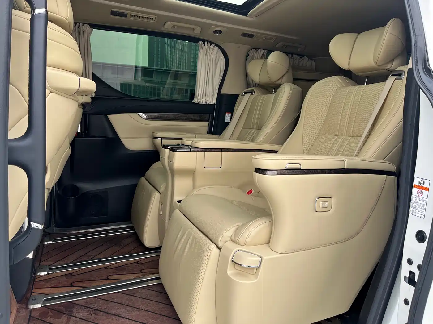 Toyota Alphard 2021 Hybrid 2.5L Premium фото 10
