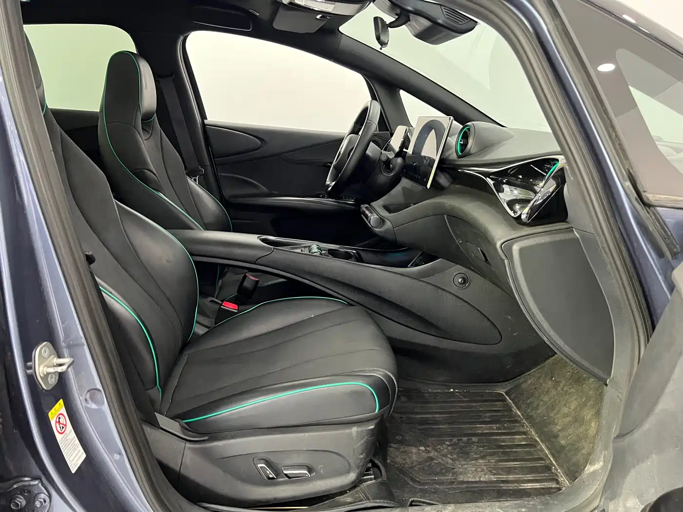 BYD Dolphin 2024 Glory Edition 401km Knight Edition фото 10