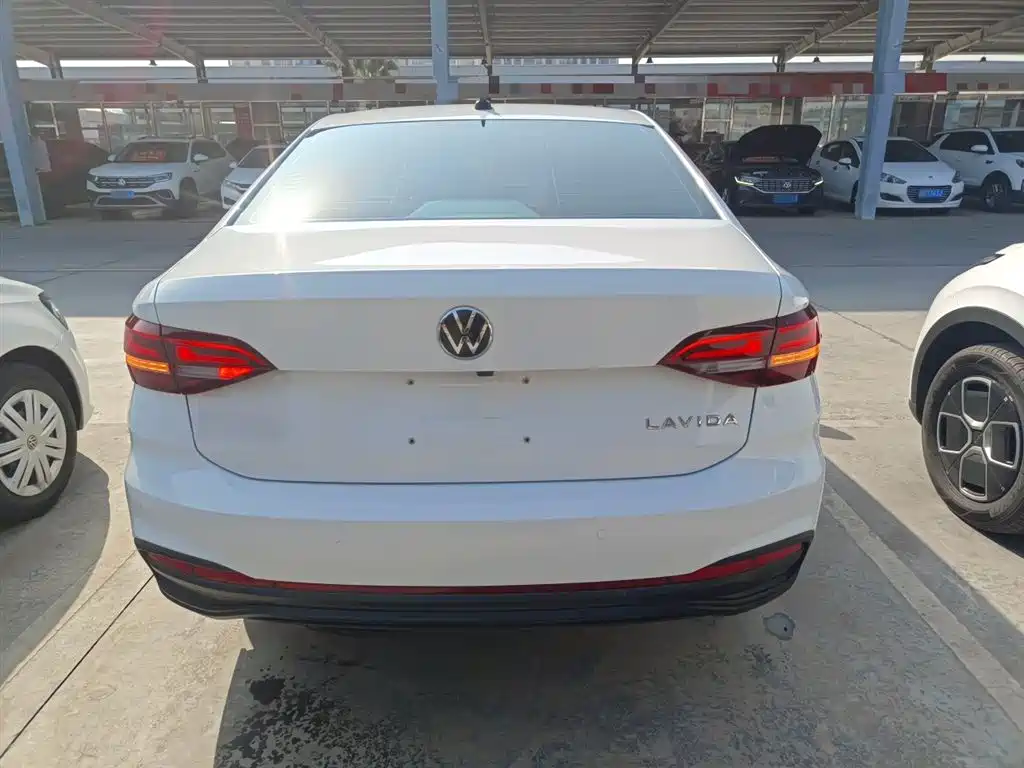 Volkswagen Lavida 2023 Facelift 1.5L Auto Comfort Edition фото 4