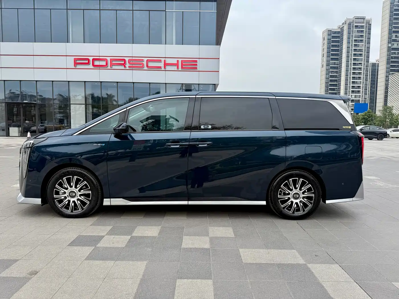GAC Trumpchi Trumpchi E9 2023 E9 Grandmaster фото 38