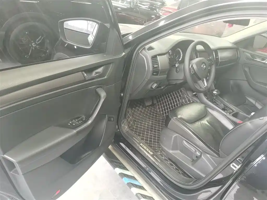 Škoda Kodiaq 2018 TSI330 5-seat FWD Luxury фото 12