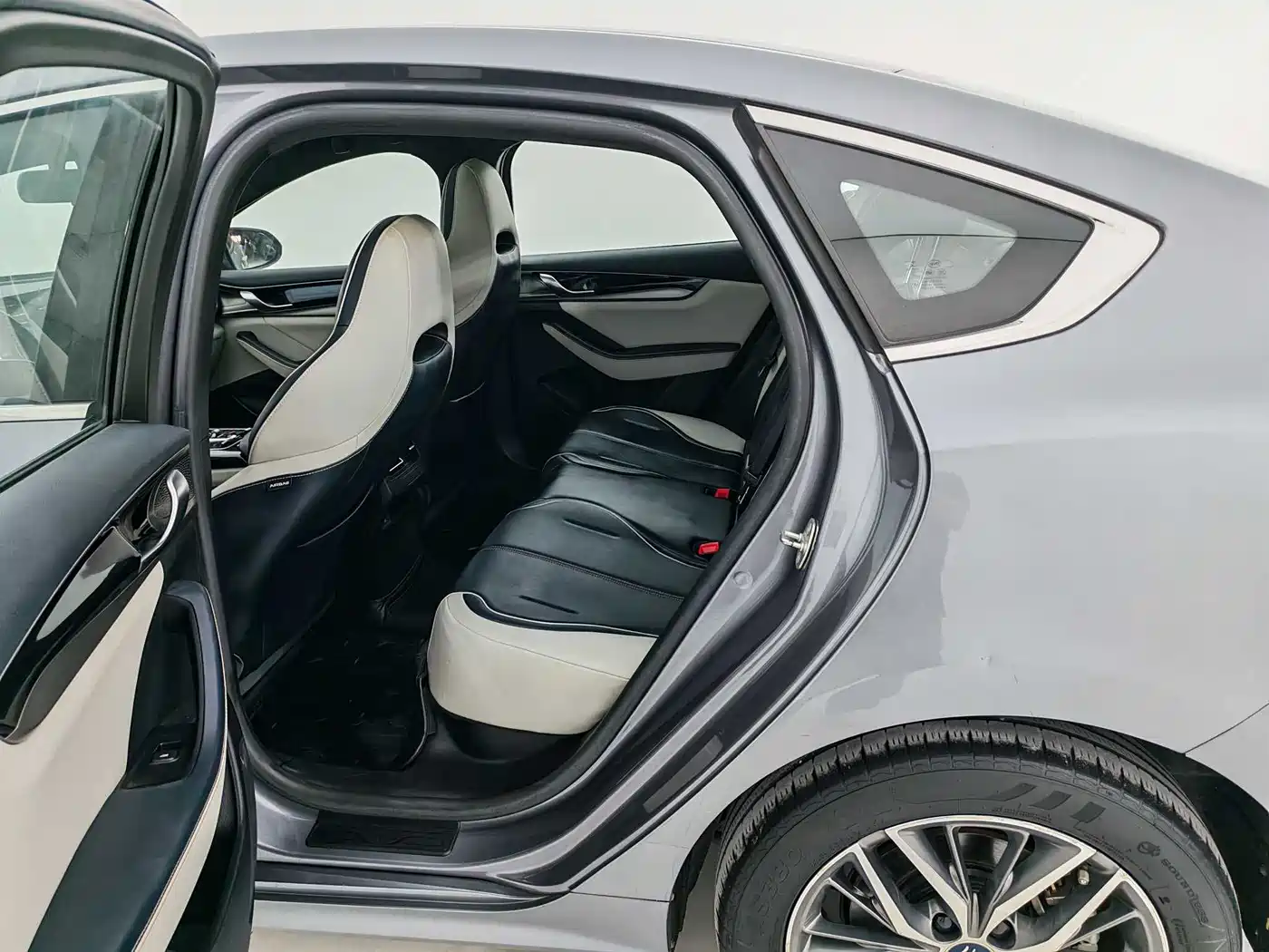 BYD Qin PLUS 2021 EV 400KM Luxury Model фото 12