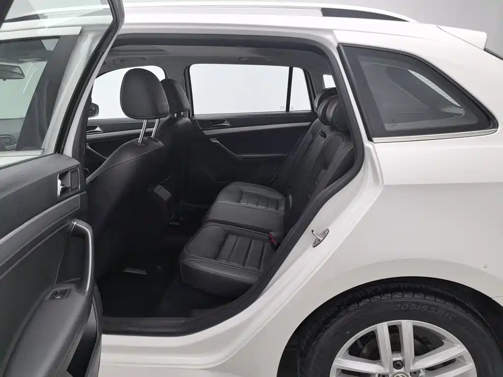 Photo 15 - Volkswagen Lavida Tour