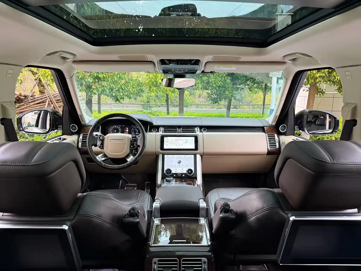 Land Rover Range Rover 2020 3.0 L6 Heritage Extended Edition фото 5