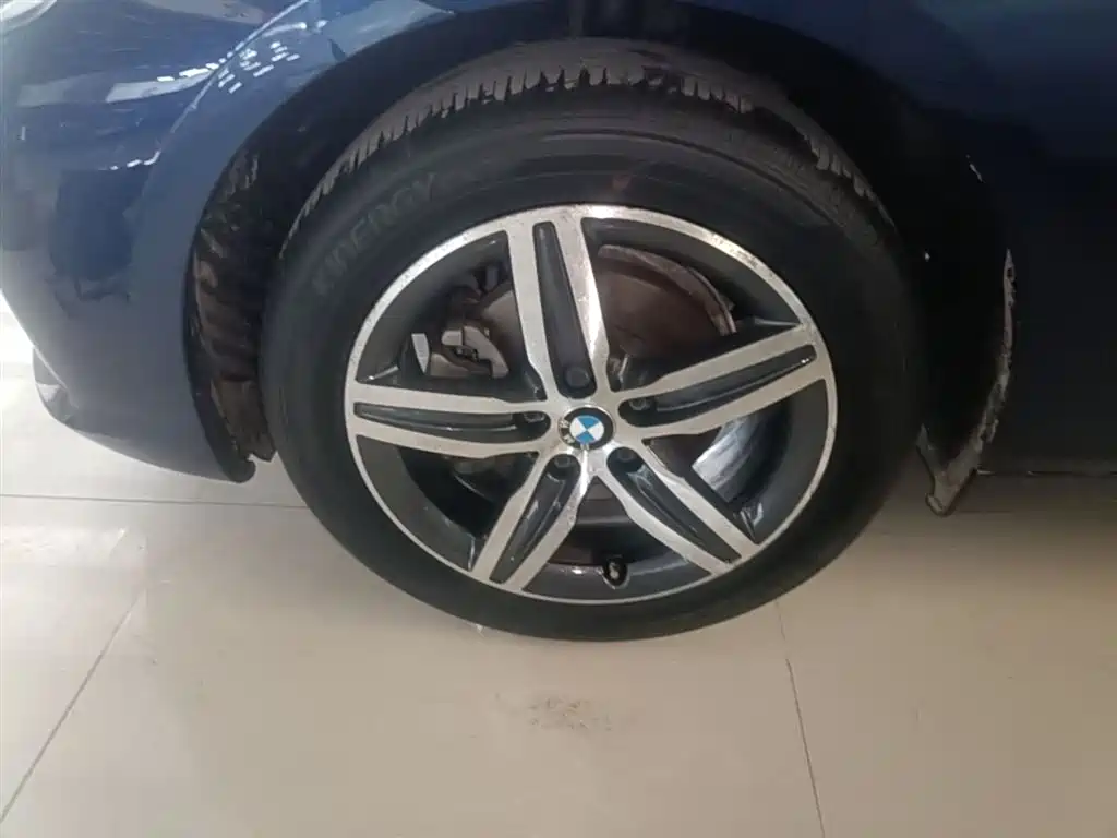 BMW 2 Series Touring 2016 218i Sport Design Package фото 23
