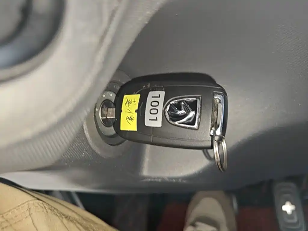 Фото 9 - Baojun E200