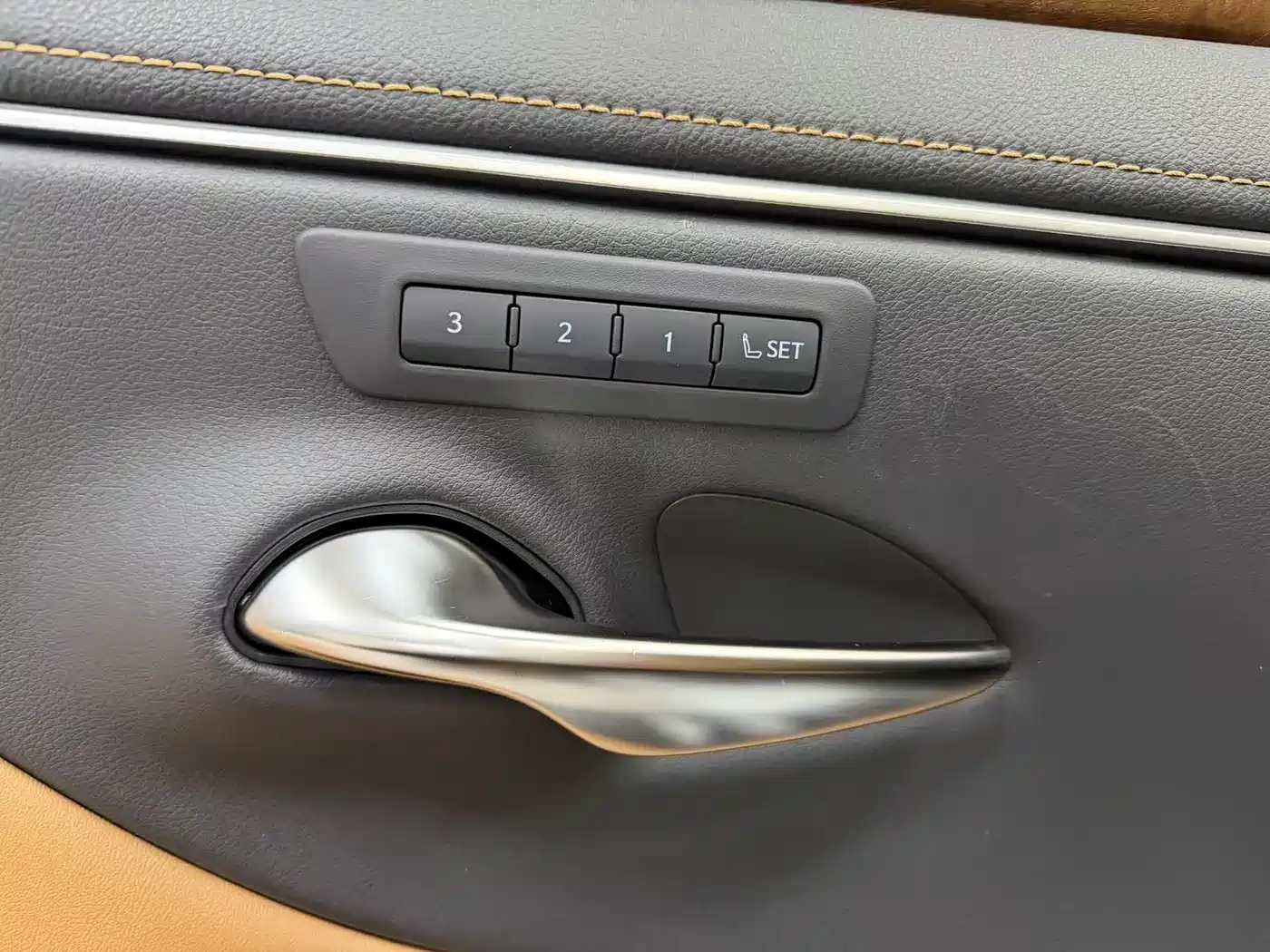 Lexus ES 2023 200 Luxury Edition фото 15