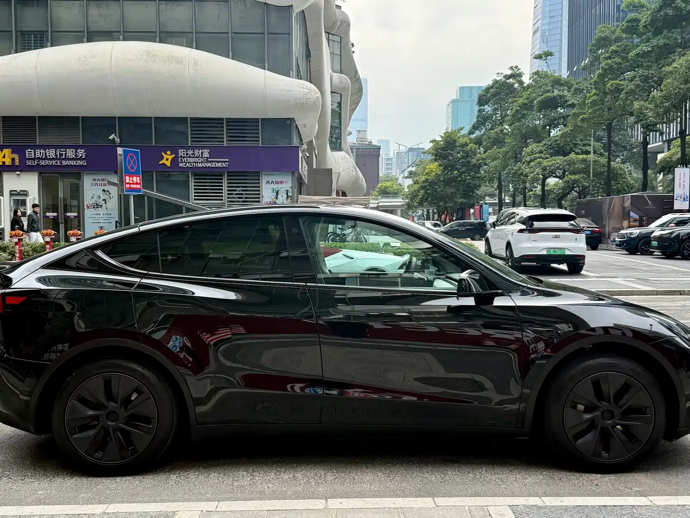 TESLA MODEL Y