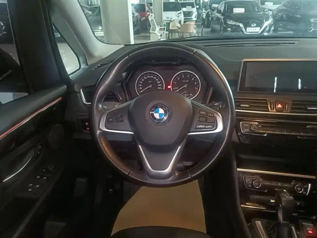 BMW 2 Series Touring 2016 218i Sport Design Package фото 11