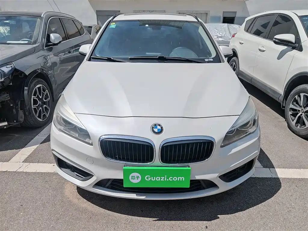 BMW 2 Series Touring 2016 218i Leading фото 25