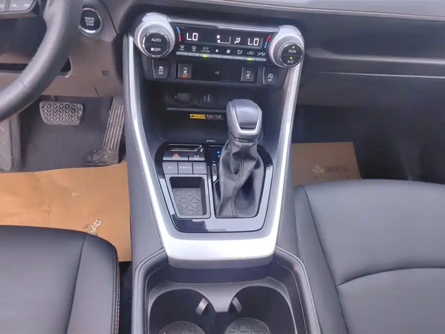 Toyota RAV4 Rongfang 2024 2.0L CVT FWD Style Plus Edition фото 16