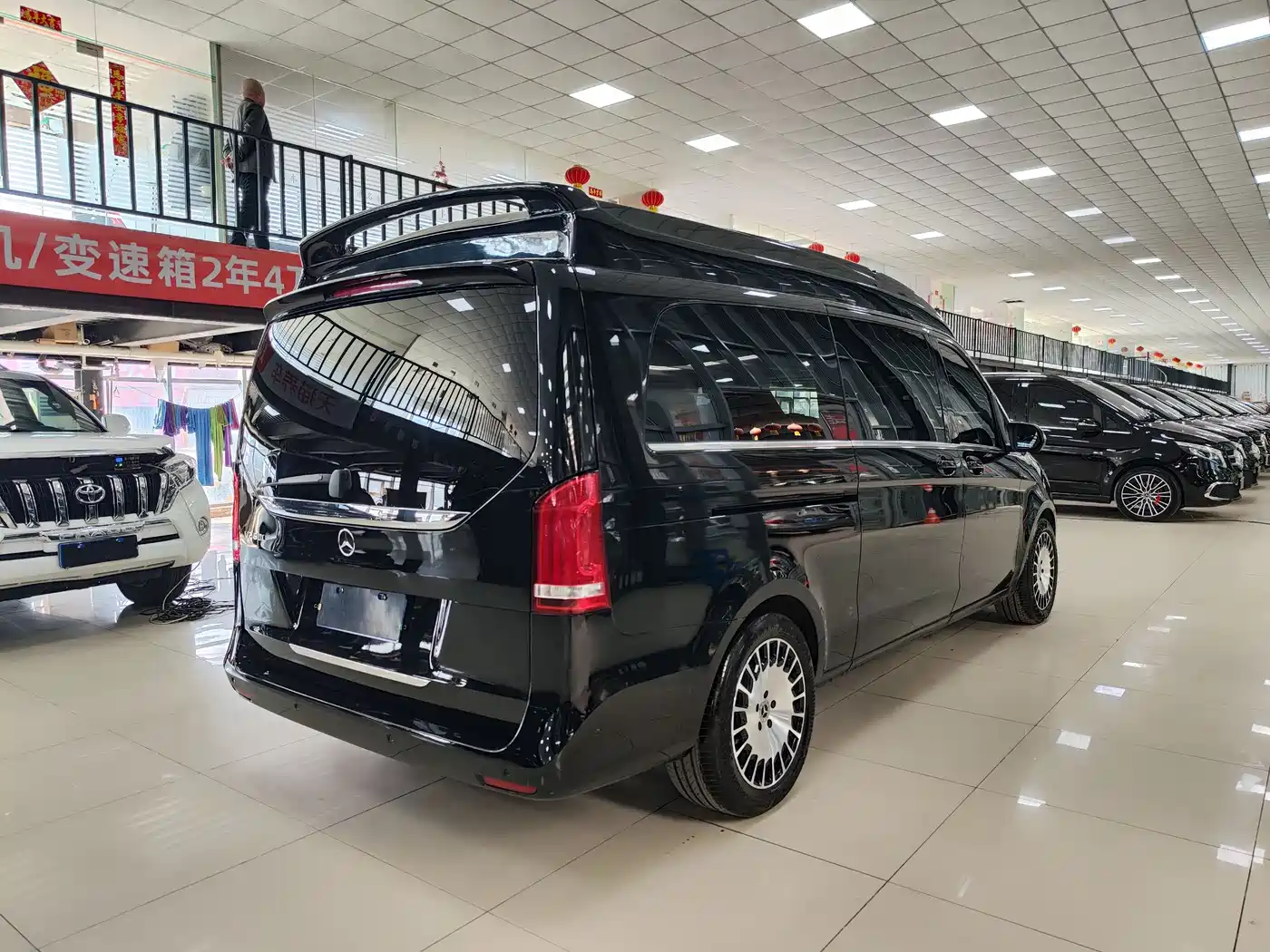 Mercedes-Benz V-Class 2018 V 260 L Premium Long Wheelbase Edition China VI фото 36