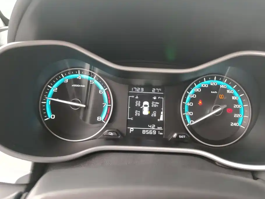 Фото 14 - Geely Emgrand