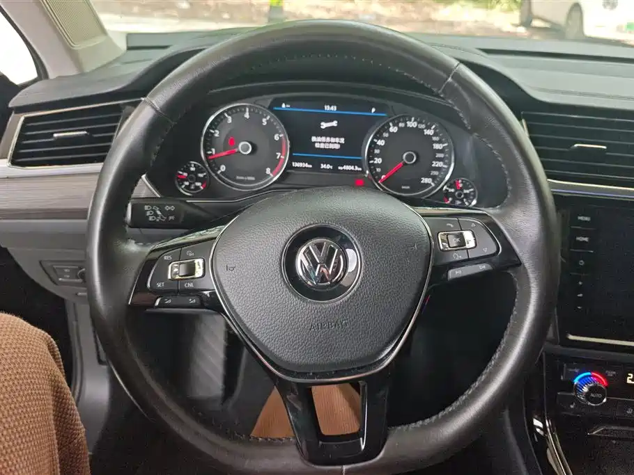 Volkswagen Phideon 2018 Facelift 380TSI FWD Business фото 15