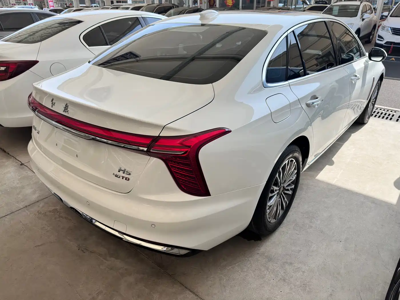 Hongqi H5 2023 2.0T Auto Smart Connect Flag Enjoy фото 16