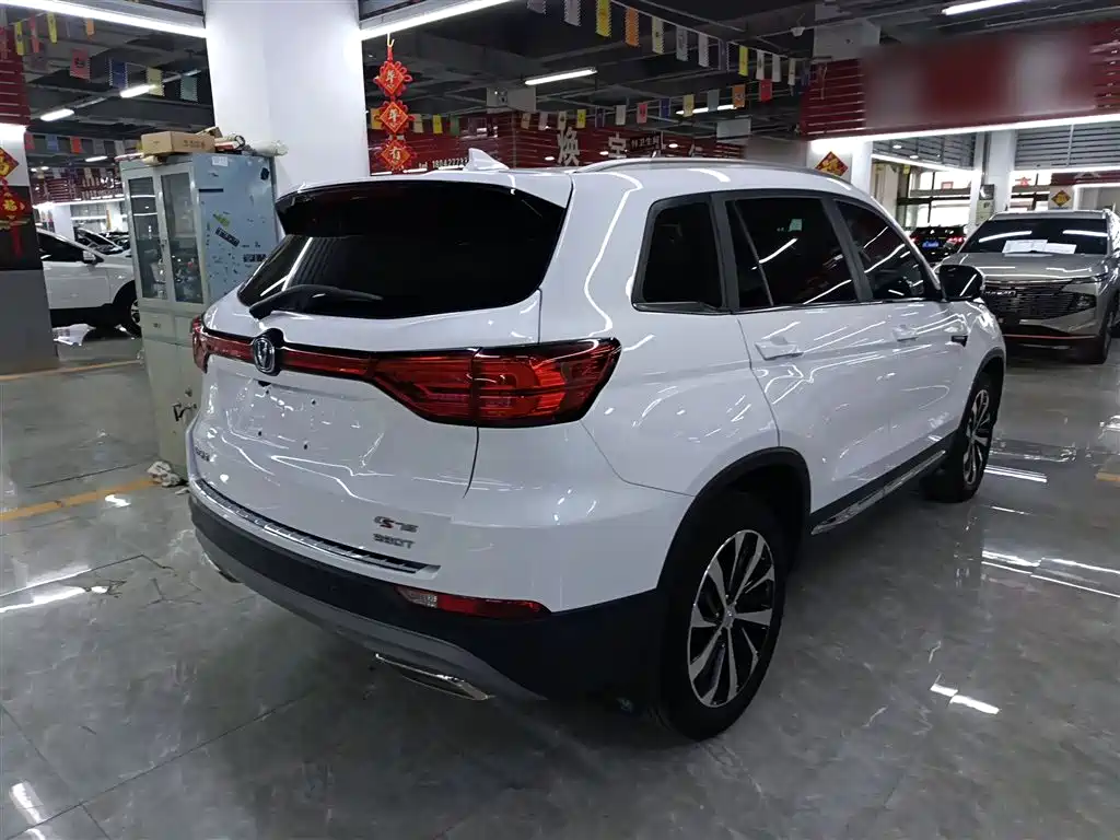 Фото 7 - Changan CS75