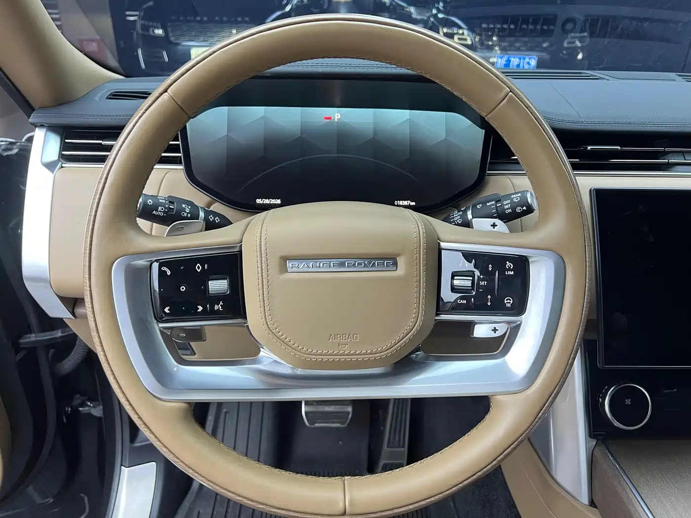 Land Rover Range Rover 2024 3.0 L6 400PS SV Prestige Genesis Extended 4-Seater фото 5