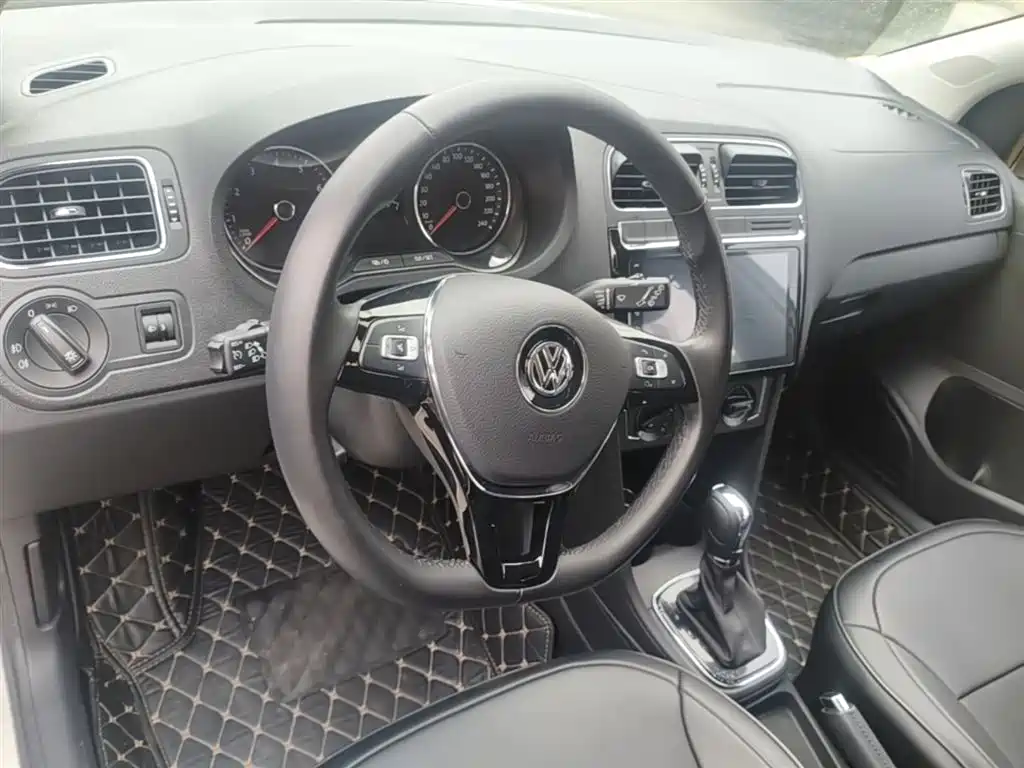 Volkswagen Polo 2016 1.6L Automatic Comfort фото 11
